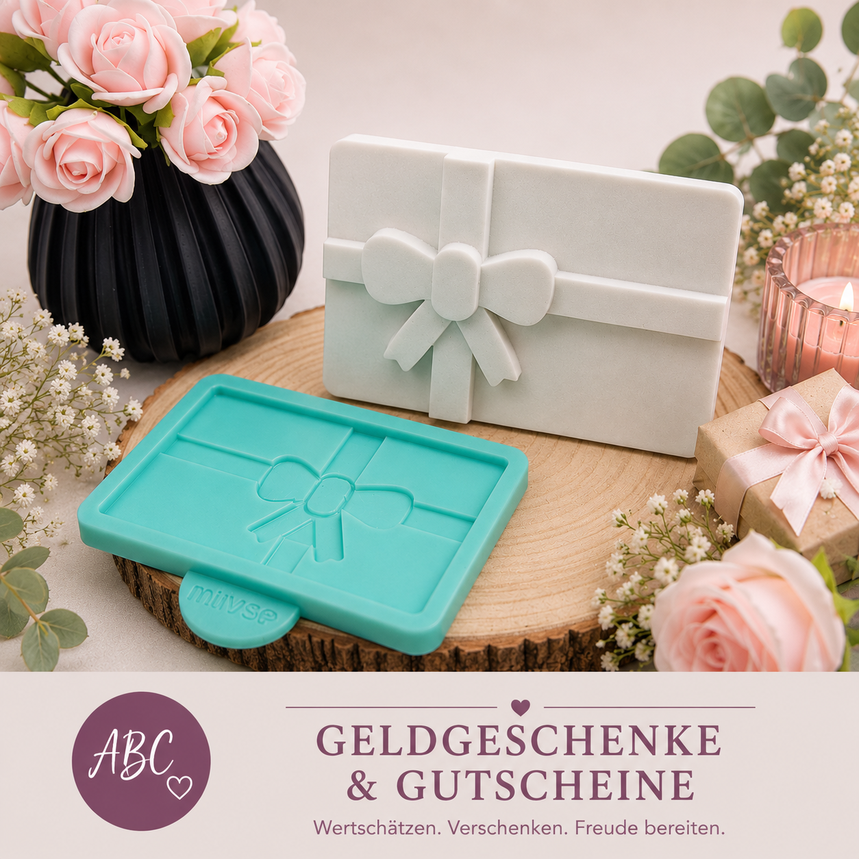 Kategoriebild „Geldgeschenke & Gutscheine“ mit Geschenkverpackung-Motiv und passender Silikonform, dekoriert mit rosa Blumen in hellen, freundlichen Farben.