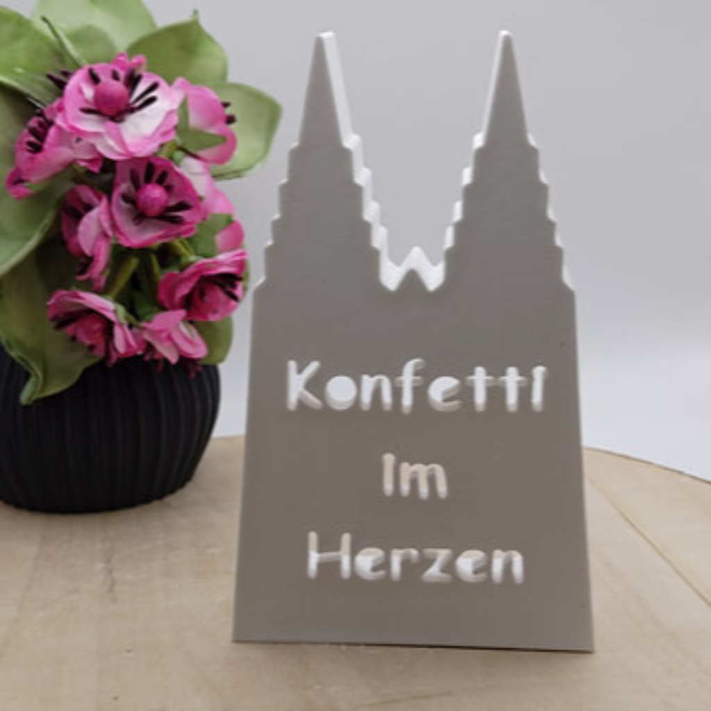 Ballonlicht Kölner Dom mit Konfetti Herz aus Raysin als stimmungsvolle Karnevalsdeko für Köln Fans, Fensterbankdeko und kreative Geschenkideen