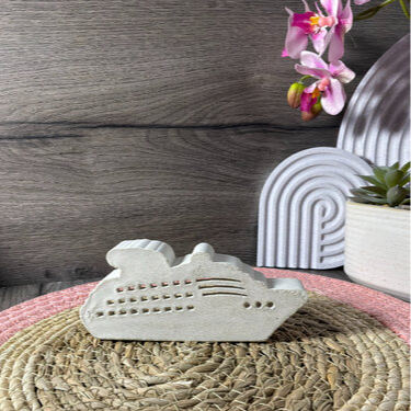 Detailansicht vom Ballonlicht Kreuzfahrtschiff Motiv als kreative maritime DIY Deko aus Raysin, Beton oder Gips.