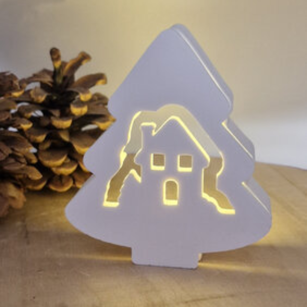 Gegossenes Ballonlicht Tannenbaum Vorderseite Haus einzeln aus Raysin mit Silikonform Gießform als kreative DIY Weihnachts Deko und Geschenkidee