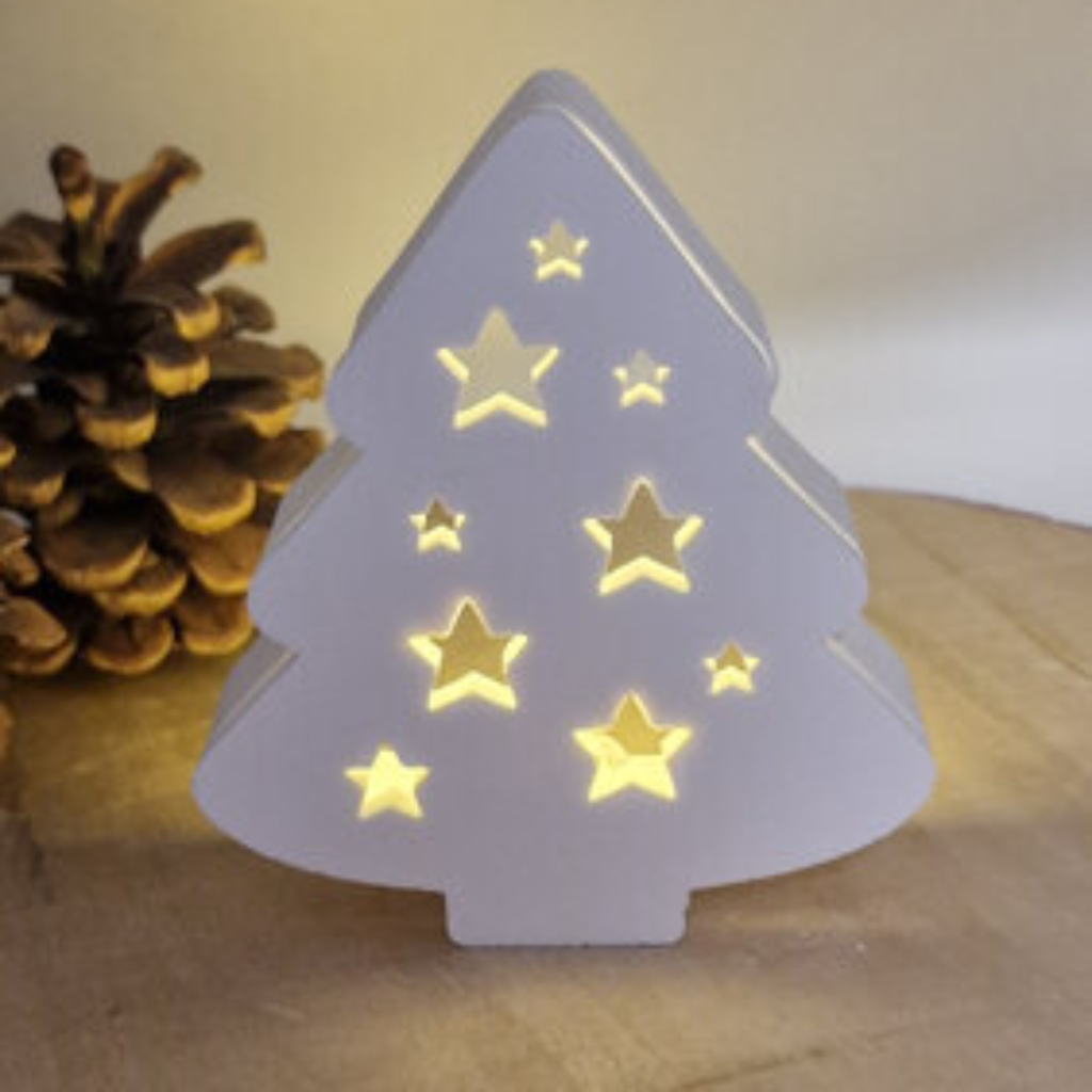 Gegossenes Ballonlicht Tannenbaum Vorderseite Sterne einzeln aus Raysin mit Silikonform Gießform als kreative DIY Weihnachts Deko und Geschenkidee