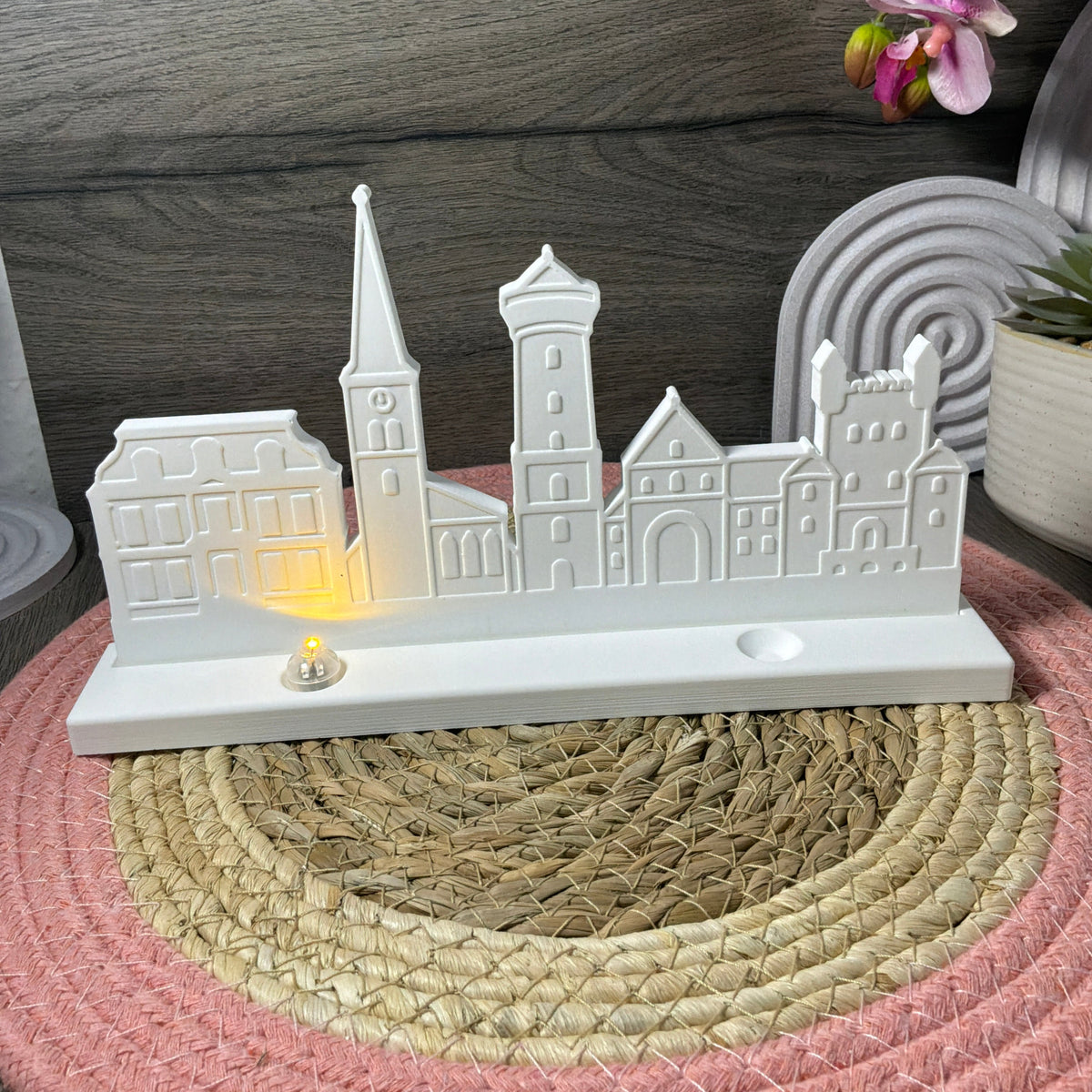 Gegossener Sockel für eine Skyline mit Einsteckschlitz und zwei Beleuchtungsplätzen
