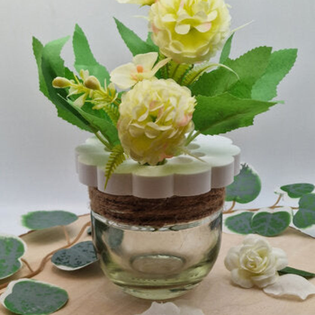 Gegossene Blumenretter Nr 3 aus Raysin mit Silikonform Gießform als kreative DIY Blumen Dekoration und Geschenkidee für Zuhause