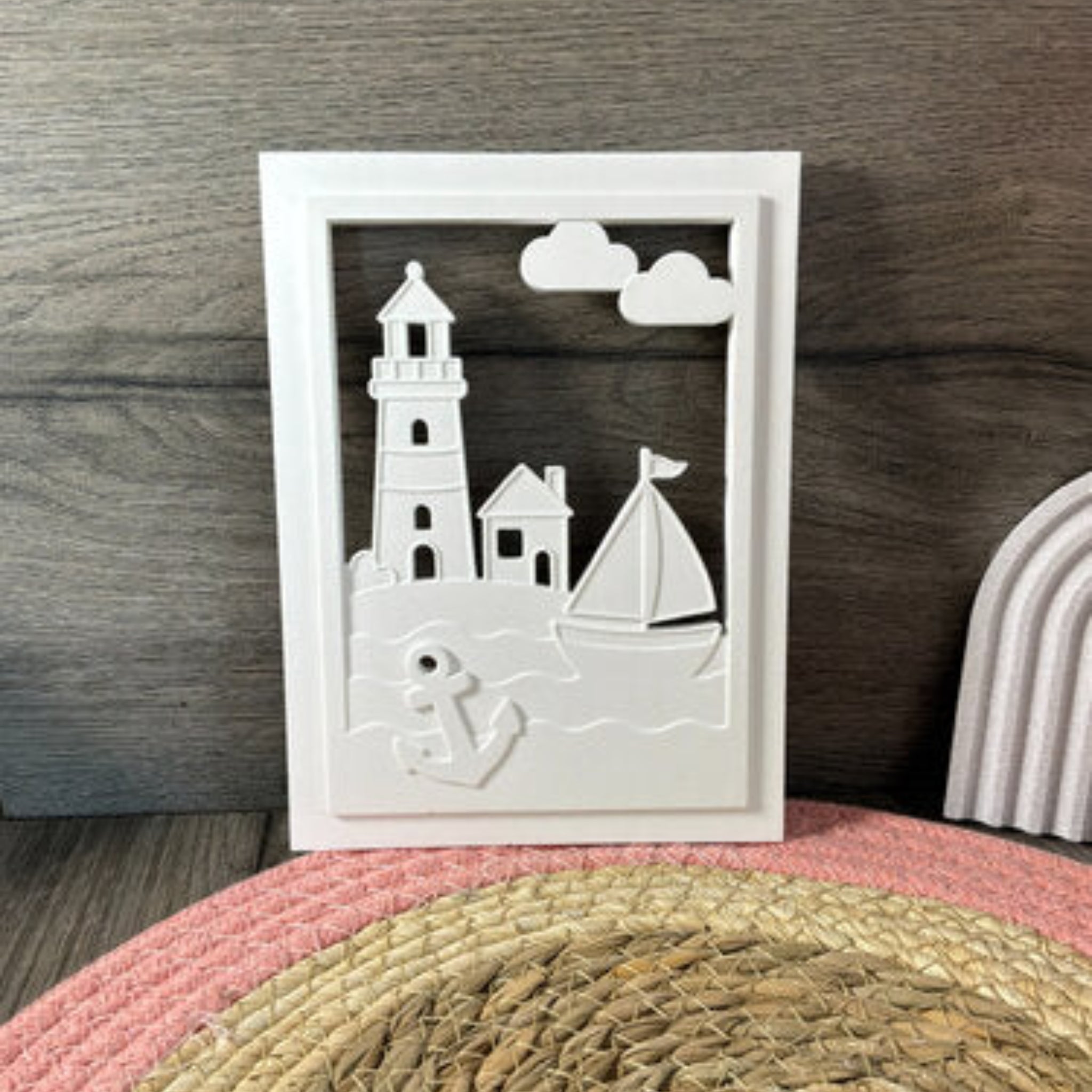 Gegossene Laterne Leuchtturm als Anwendungsbeispiel für die Silikonform, ideal für dekorative Lichtdeko und DIY Deko aus Raysin oder Beton.