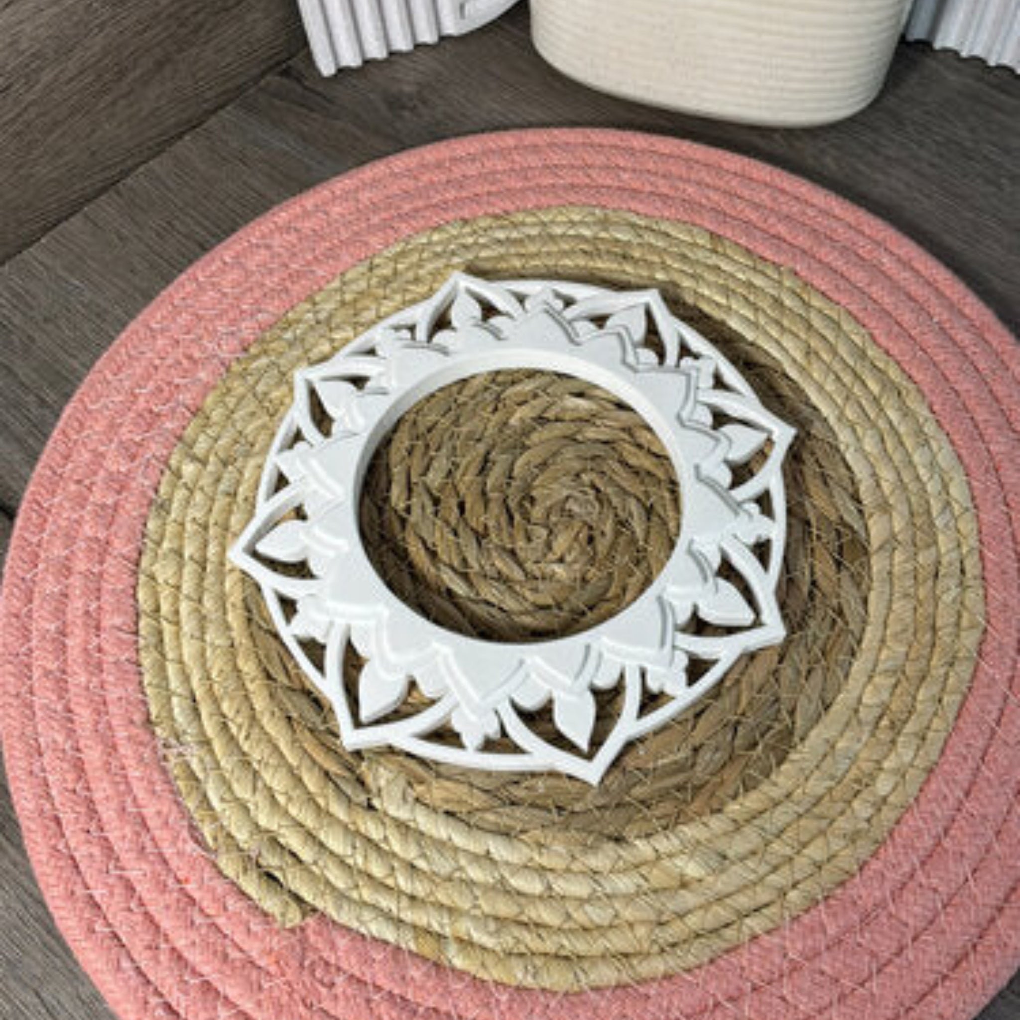 Gegossener Traumfänger als Anwendungsbeispiel für die Silikonform, ideal für dekorative DIY Deko und kreative Geschenkideen aus Raysin oder Beton.