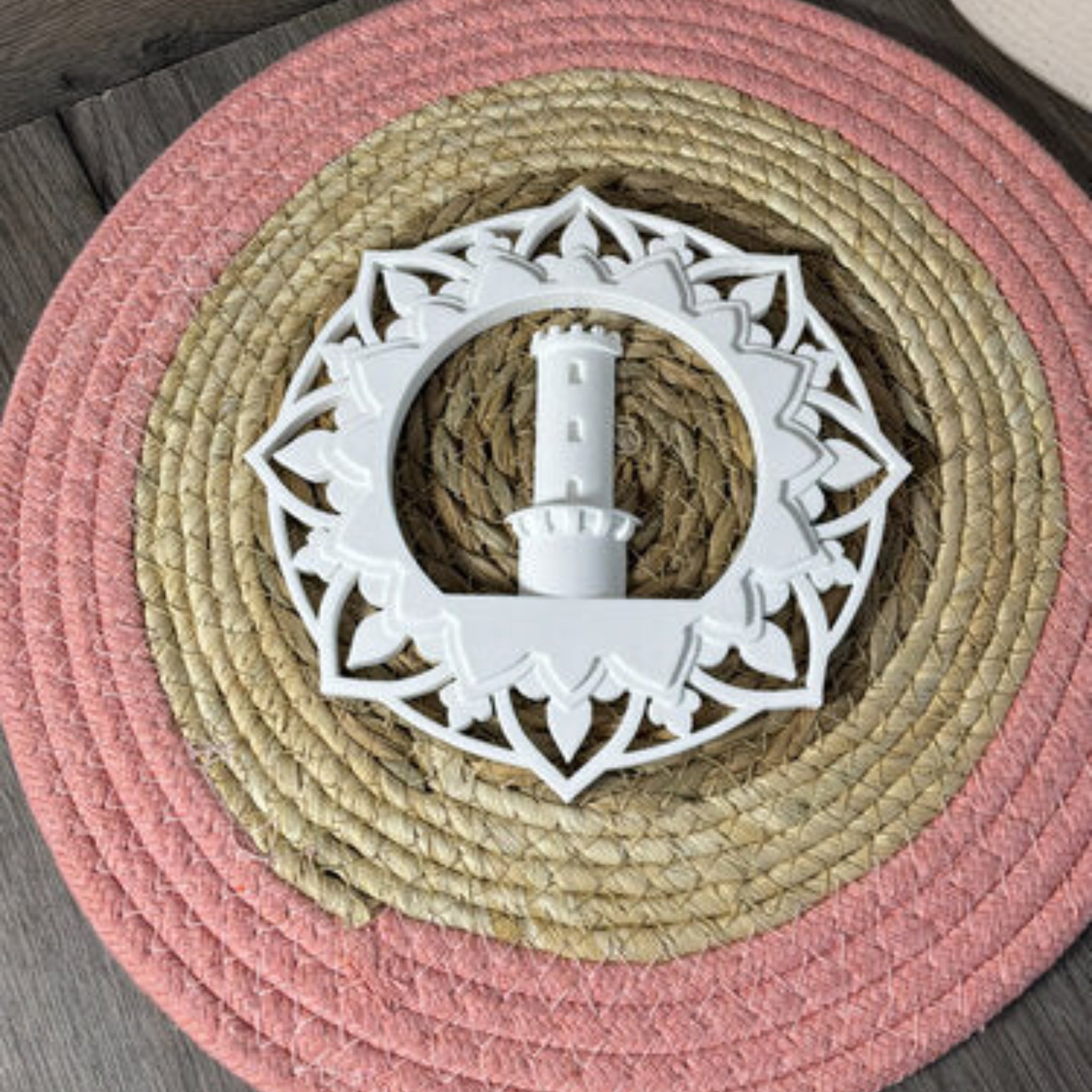 Gegossener Traumfänger Sparrenburg als Anwendungsbeispiel für die Silikonform, ideal für dekorative DIY Deko und kreative Geschenkideen aus Raysin oder Beton.