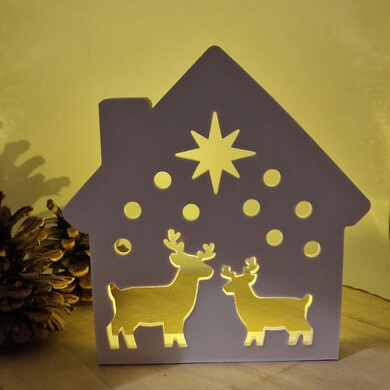 Gegossenes Ballonlicht Haus Elch als Anwendungsbeispiel für die Silikonform, ideal für winterliche Deko, Weihnachtsdeko und DIY Geschenkideen.