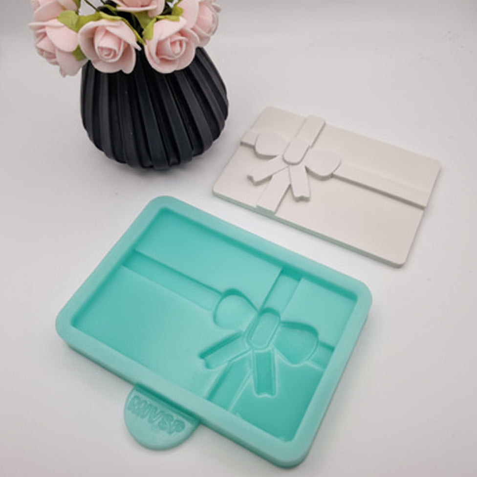 Gießform Gutscheinverpackung Vorderseite Schleife aus Silikon für liebevolle Geschenkverpackungen und kreative DIY Deko