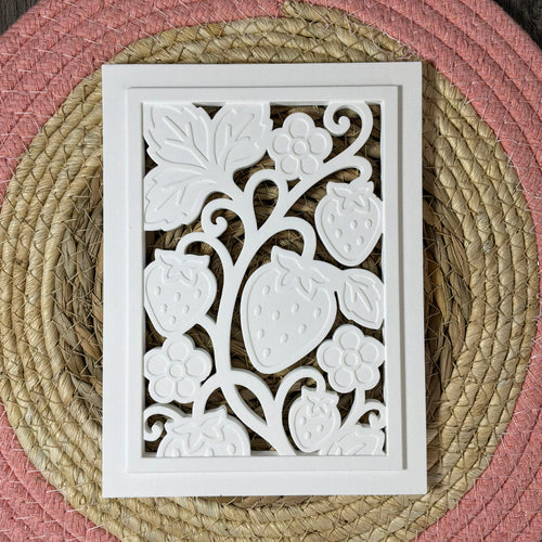 Detailreiche Gießform Laterne mit Erdbeer-Motiv für DIY-Dekoration aus Raysin, Beton oder Gips.