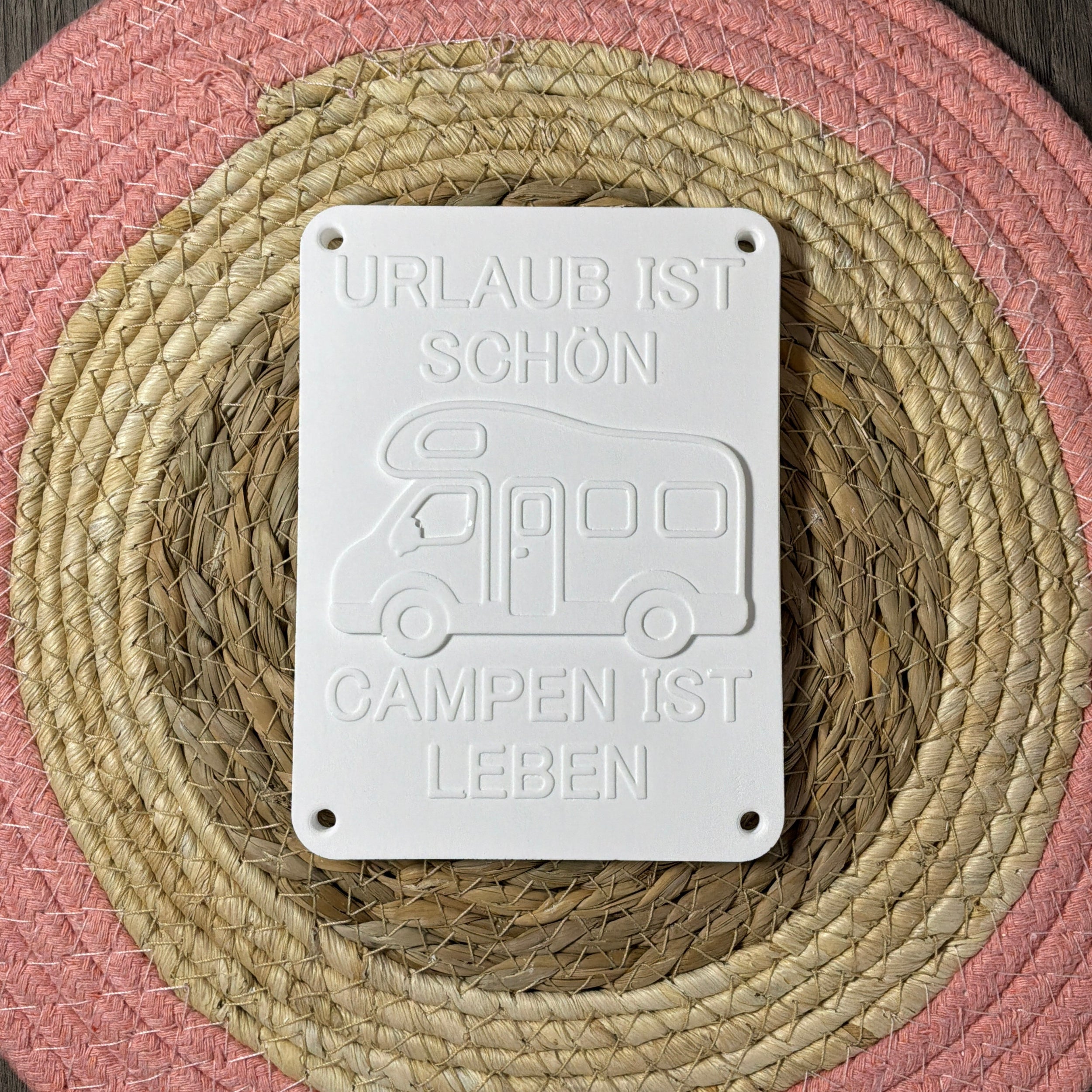 Silikonform Schild mit Wohnmobil und Campingspruch zum Gießen mit Raysin und Beton