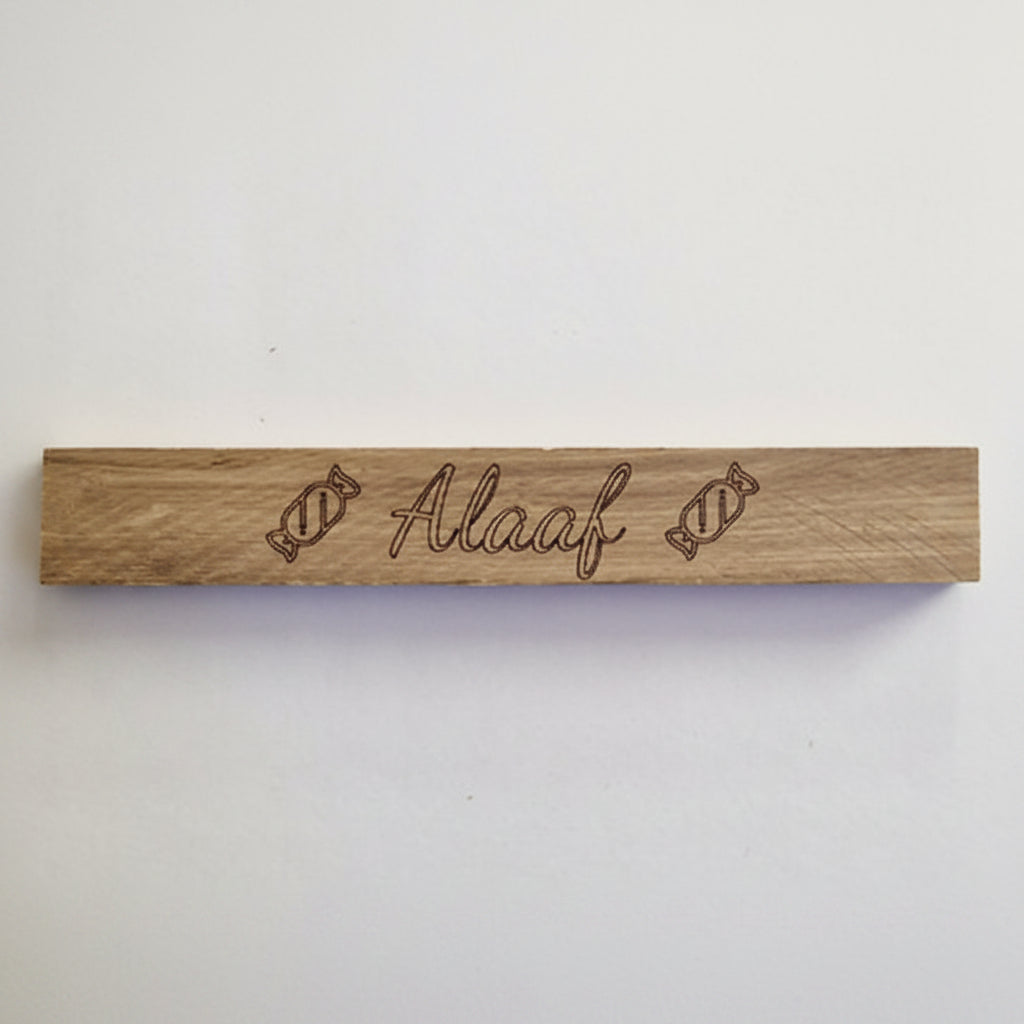 Gravierte Klötzchen Karneval aus Holz im 7er Set für kreative Karnevalsdeko, Tischdeko und DIY Geschenkideen.