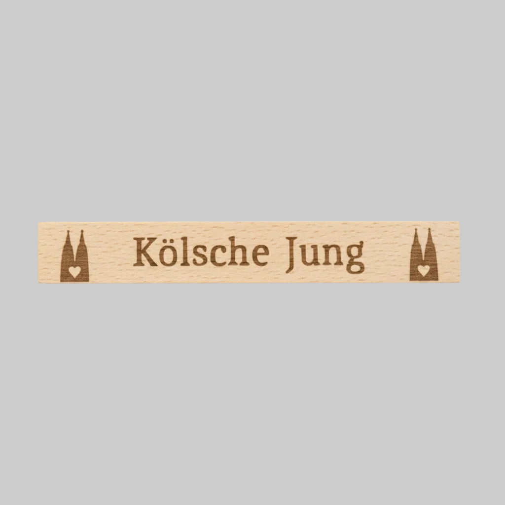 Gravierte Klötzchen mit Köln Sprüchen aus Holz als Anwendungsbeispiel für liebevolle Holzdeko und kölsche Geschenkdeko.
