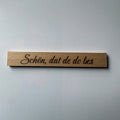 Graviertes Holzklötzchen mit Aachener Spruch „Schön, dat de do bes“