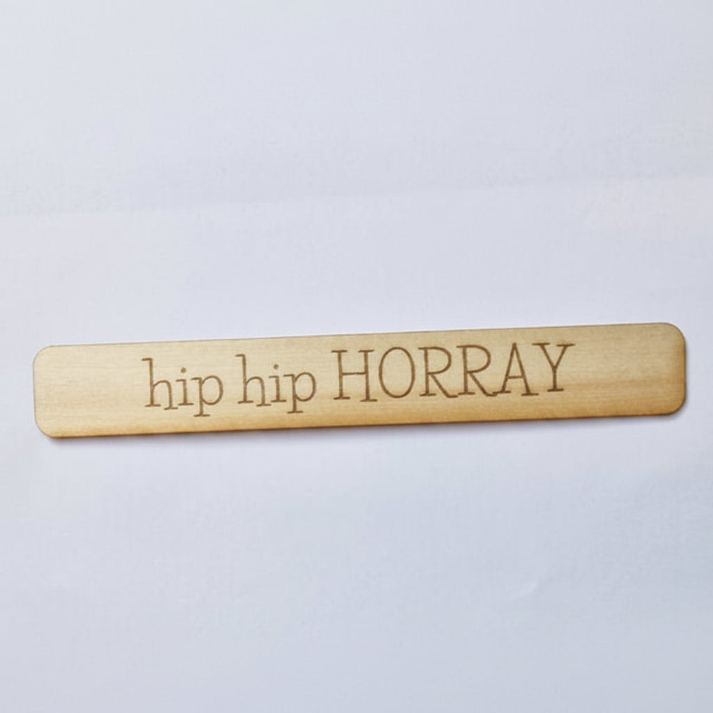 Holzschriftzug für Einstecker und Einschieber Halterungen als dekoratives Zubehör für DIY Projekte