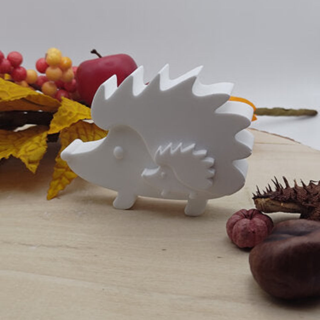 Igel mit Igel aus Raysin als niedliche Herbstdekoration für Fensterbank, Tischdeko, Tierliebhaber und selbstgemachte Geschenkideen