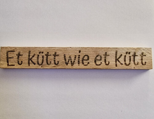 Karneval Klötzchen aus Holz als Tischdeko für Fasching, Karneval und stimmungsvolle Dekoideen.