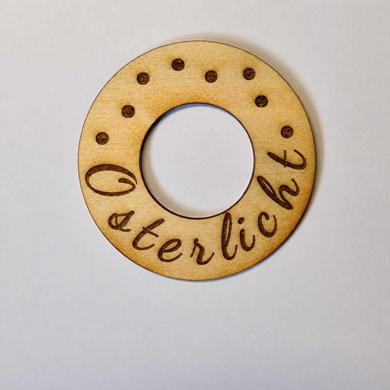 Dekorativer Kerzenhalter aus Holz als Laserschnitt für moderne Wohndekoration, Geschenkideen und kreative Bastelarbeiten