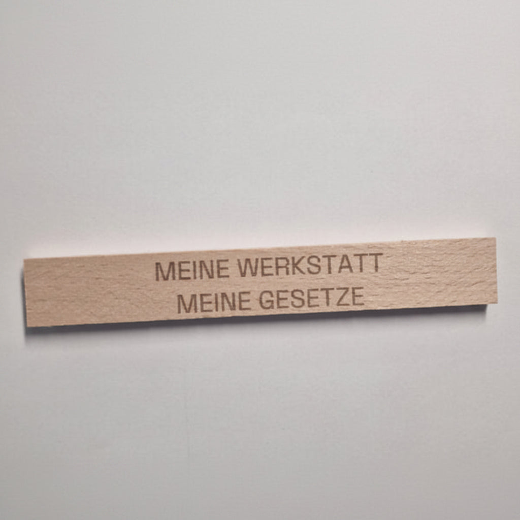 Gravierte Holz Klötzchen Werkstatt Anwendung als DIY Deko Element für Bastelprojekte, Geschenkideen und kreative Holzgestaltung