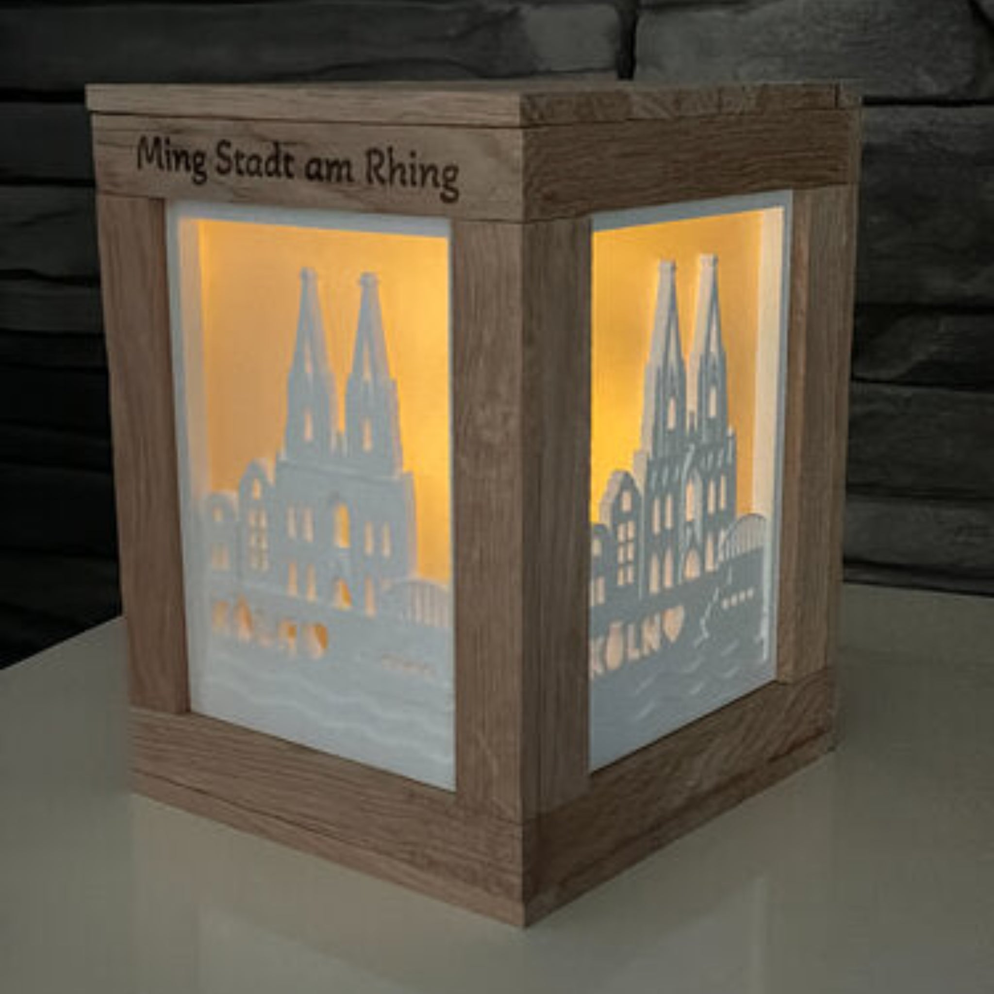 Laterne Köln Dom als kreative Geschenkidee und Köln Deko aus der Silikonform, passend für DIY Projekte mit Raysin, Beton oder Gips.