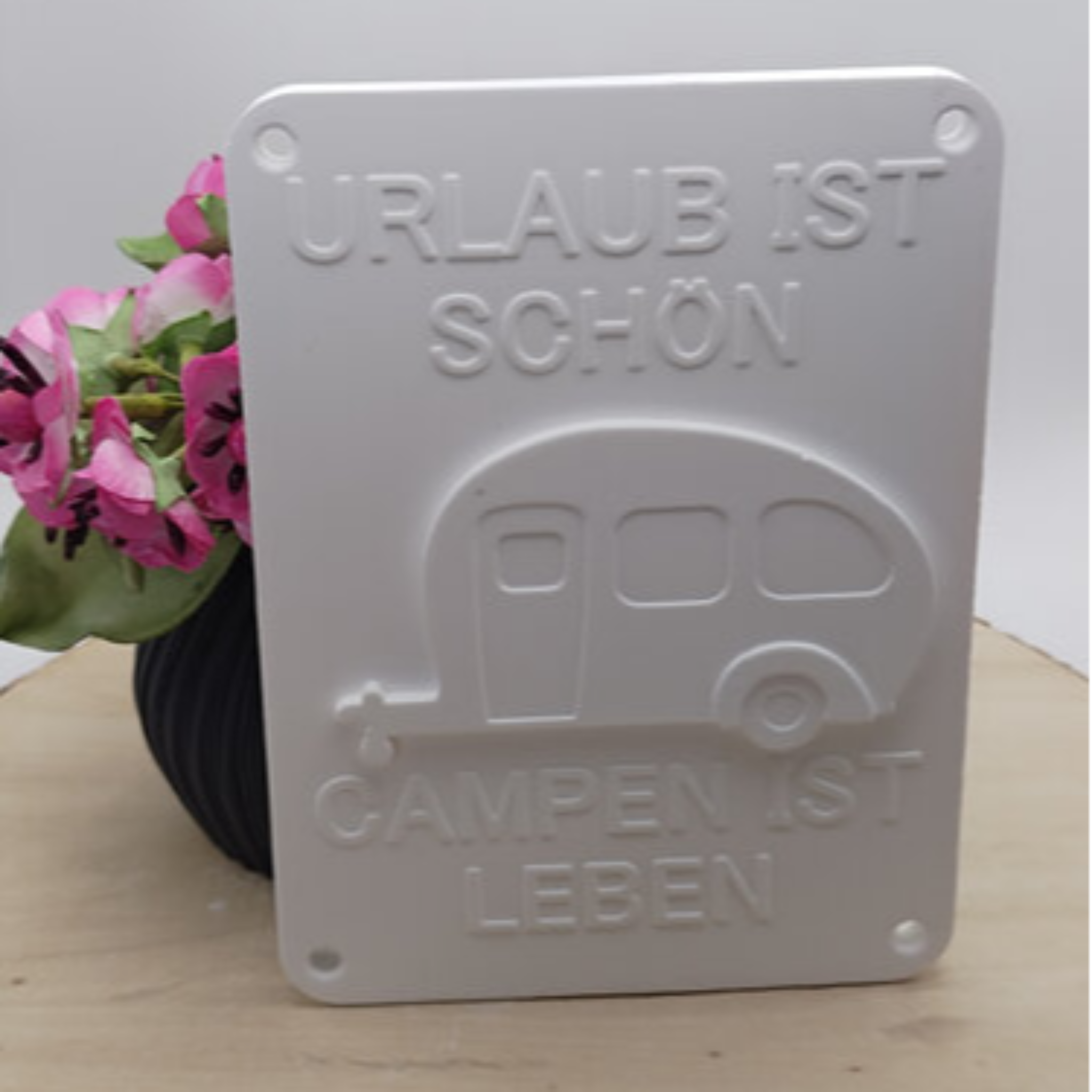 Camping Schild aus Raysin als dekorative Camping Deko für Wohnmobil, Wohnwagen, Campingplatz und kreative Geschenkideen für Campingfans
