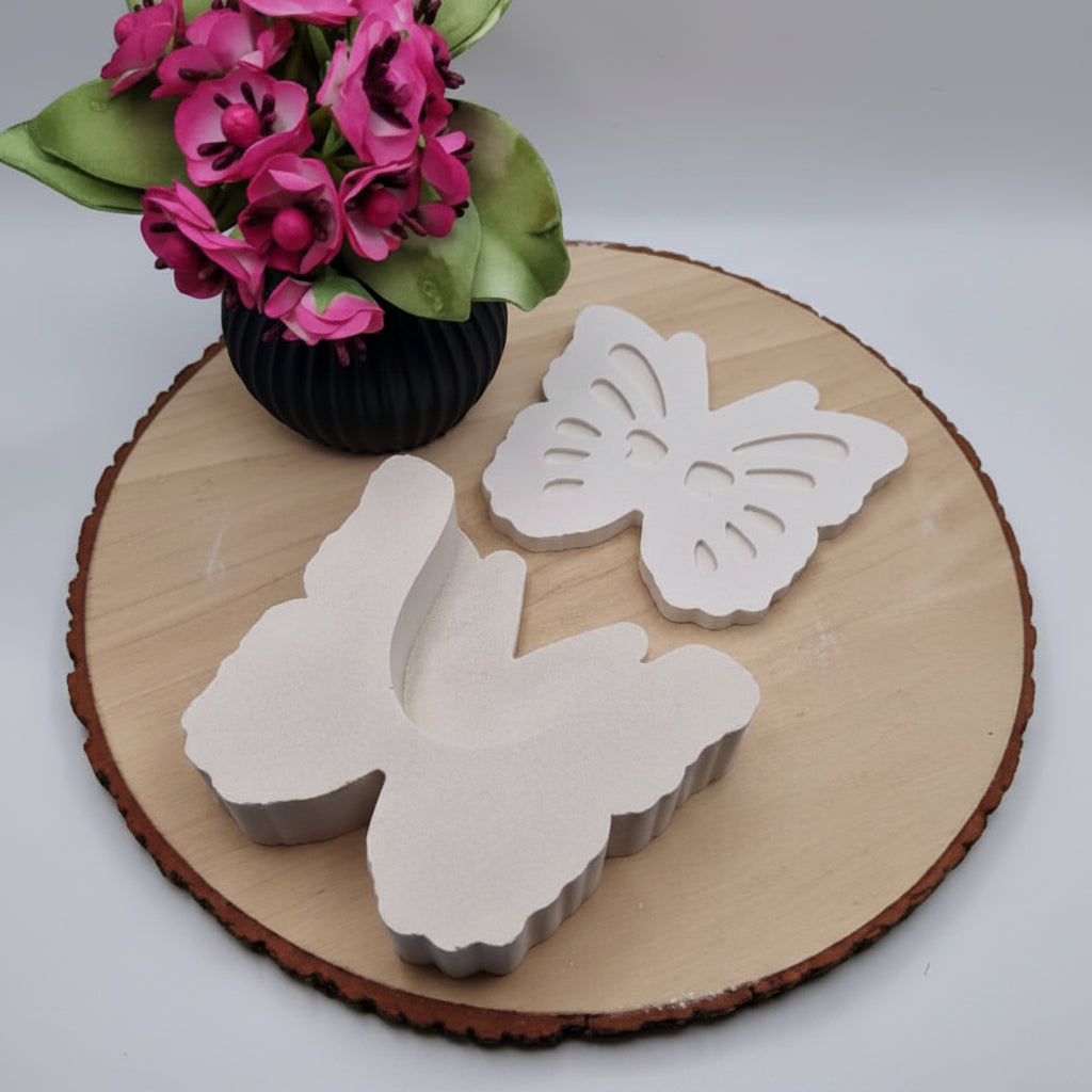 Schmetterling mit Trockenblumenöffnung aus Raysin als moderne Dekoration für Frühlingsdeko, Sommerdeko und kreative Wohnaccessoires