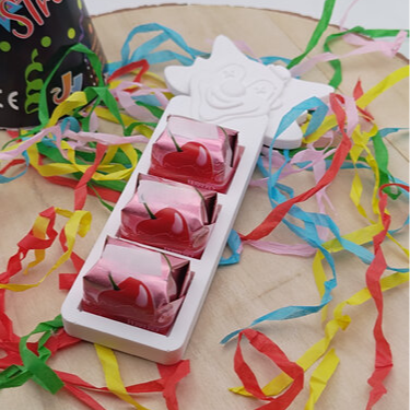 Schokohalter Clown geneigter Kopf aus Raysin gegossen mit Silikonform Gießform als kreative DIY Karneval Deko und Geschenkidee