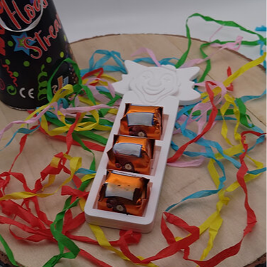 Schokohalter Clown aus Raysin gegossen mit Silikonform Gießform als kreative DIY Karneval Deko und Geschenkidee