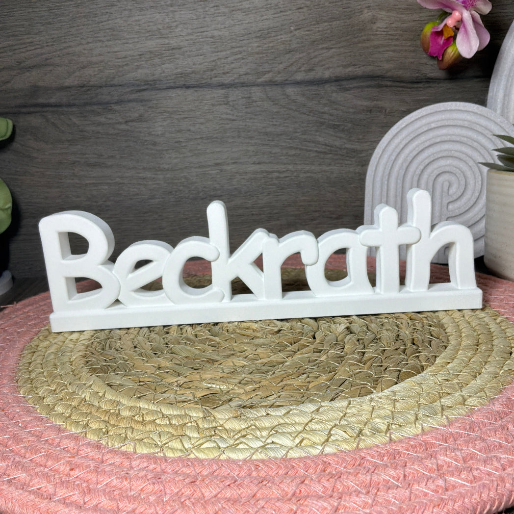 Gegossener Schriftzug Beckrath aus der Silikonform von MIVSP – ideal für kreative Heimatdeko und individuelle Geschenkideen aus Raysin oder Beton.