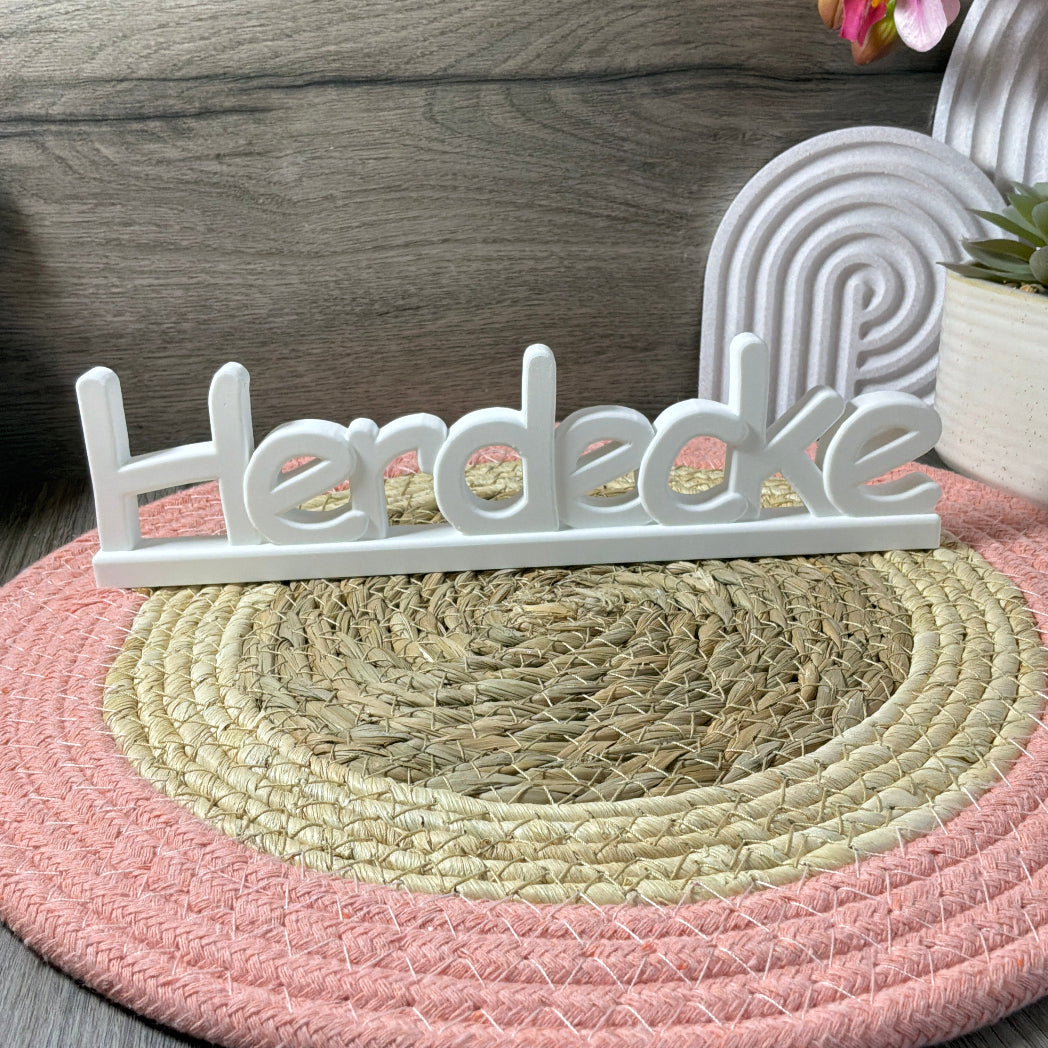 Gegossener Schriftzug Herdecke aus der Silikonform von MIVSP – ideal für kreative Heimatdeko und individuelle Geschenkideen aus Raysin oder Beton.