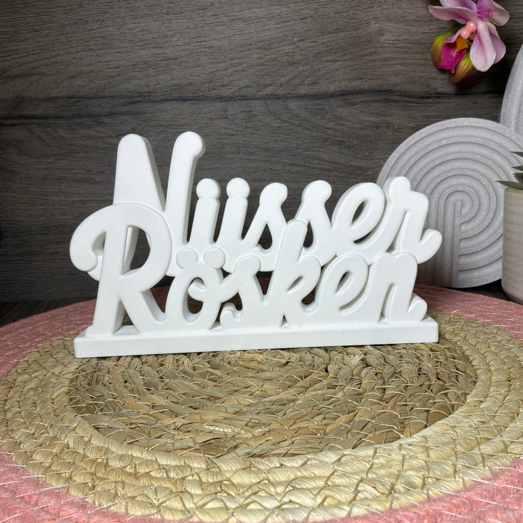 Gegossener Schriftzug Nüsser Rösken aus der Silikonform von MIVSP – ideal für Heimatdeko, Schützenfestdeko und individuelle Geschenkideen aus Raysin oder Beton.