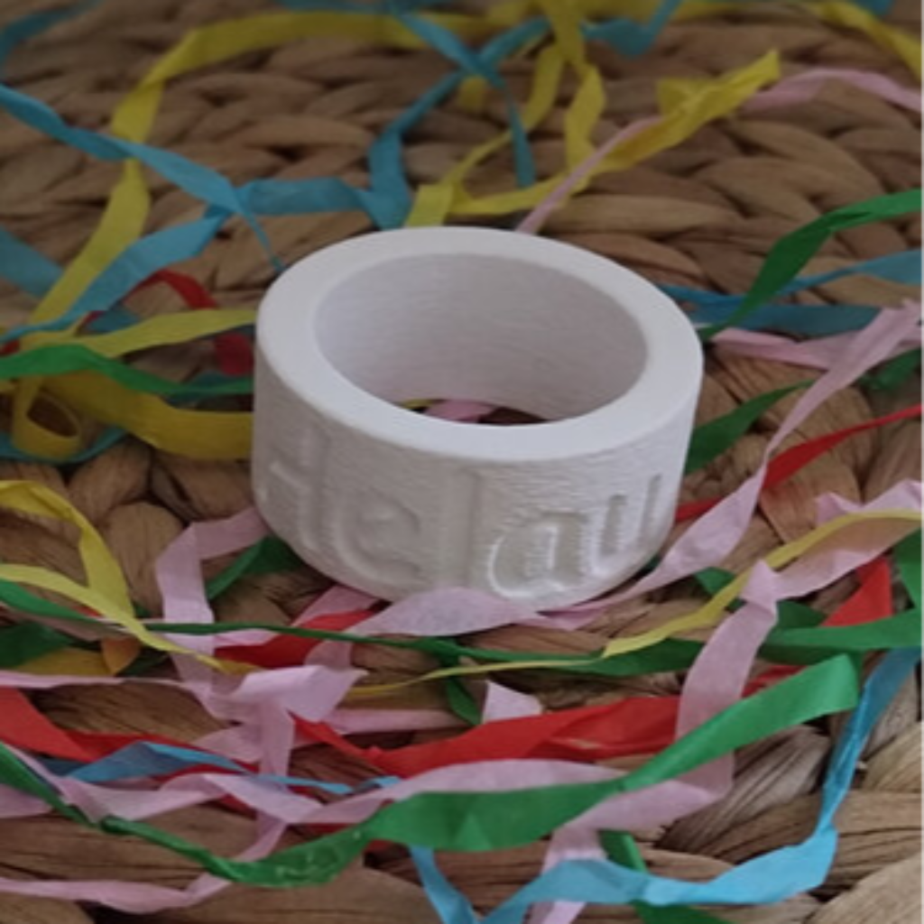 Serviettenring Helau aus Raysin als dekorative Tischdeko für Karneval, Fasching, Vereinsfeiern und kreative DIY Dekorationsideen