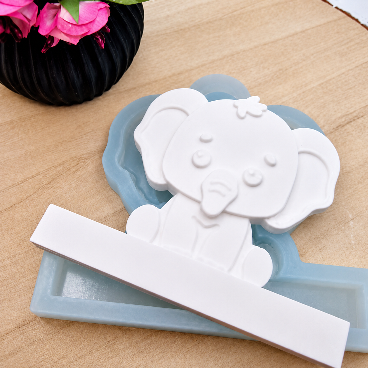 Silikonform Einschieber Elefant mit breitem Steg 1,5 cm für Raysin, Beton, Gips und Keramikpulver – dekorative Gießform für Tierdeko, Kinderzimmerdeko und kreative DIY Projekte