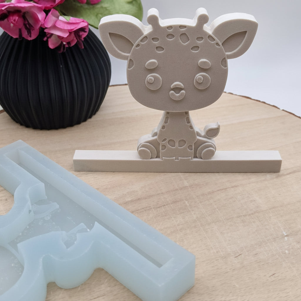 Silikonform Einschieber Giraffe für Raysin, Beton, Gips und Keramikpulver – kreative Gießform für Tierdeko, Safari Deko, Kinderzimmerdeko und dekorative Einschieber