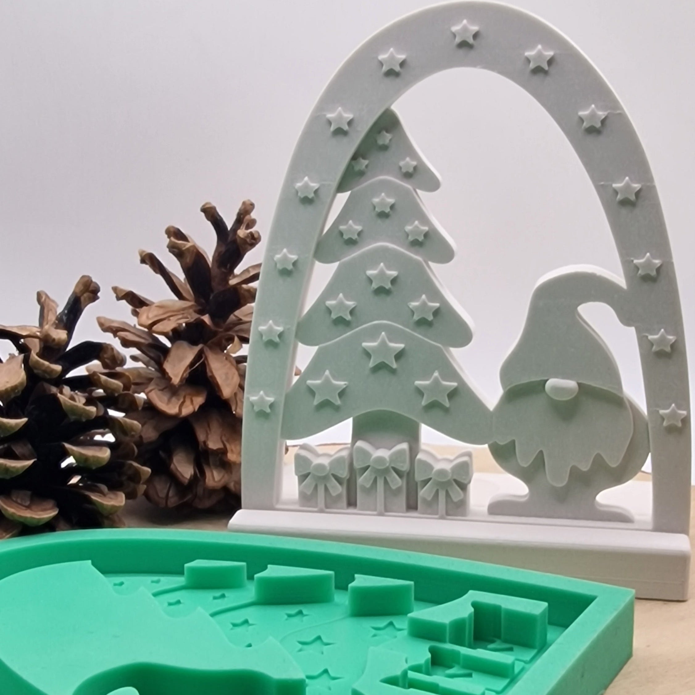 Silikonform Gießform Einschieber Wichtel zum Gießen von kreativer Weihnachtsdeko aus Raysin, Beton oder Gips