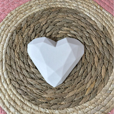 Silikonform facettiertes Herz zum Gießen mit Raysin, Beton, Gips oder Keramikpulver für kreative DIY Deko, Geschenkdeko und Herzensprojekte.