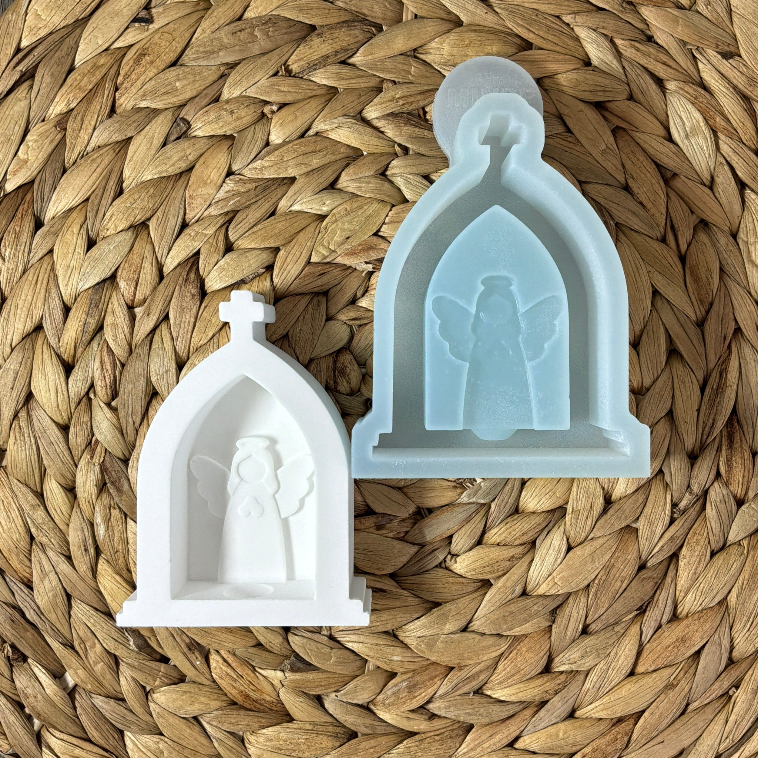 Silikonform Kapelle mit Schutzengel, Kreuz und rückseitiger Ballonlichtkuhle