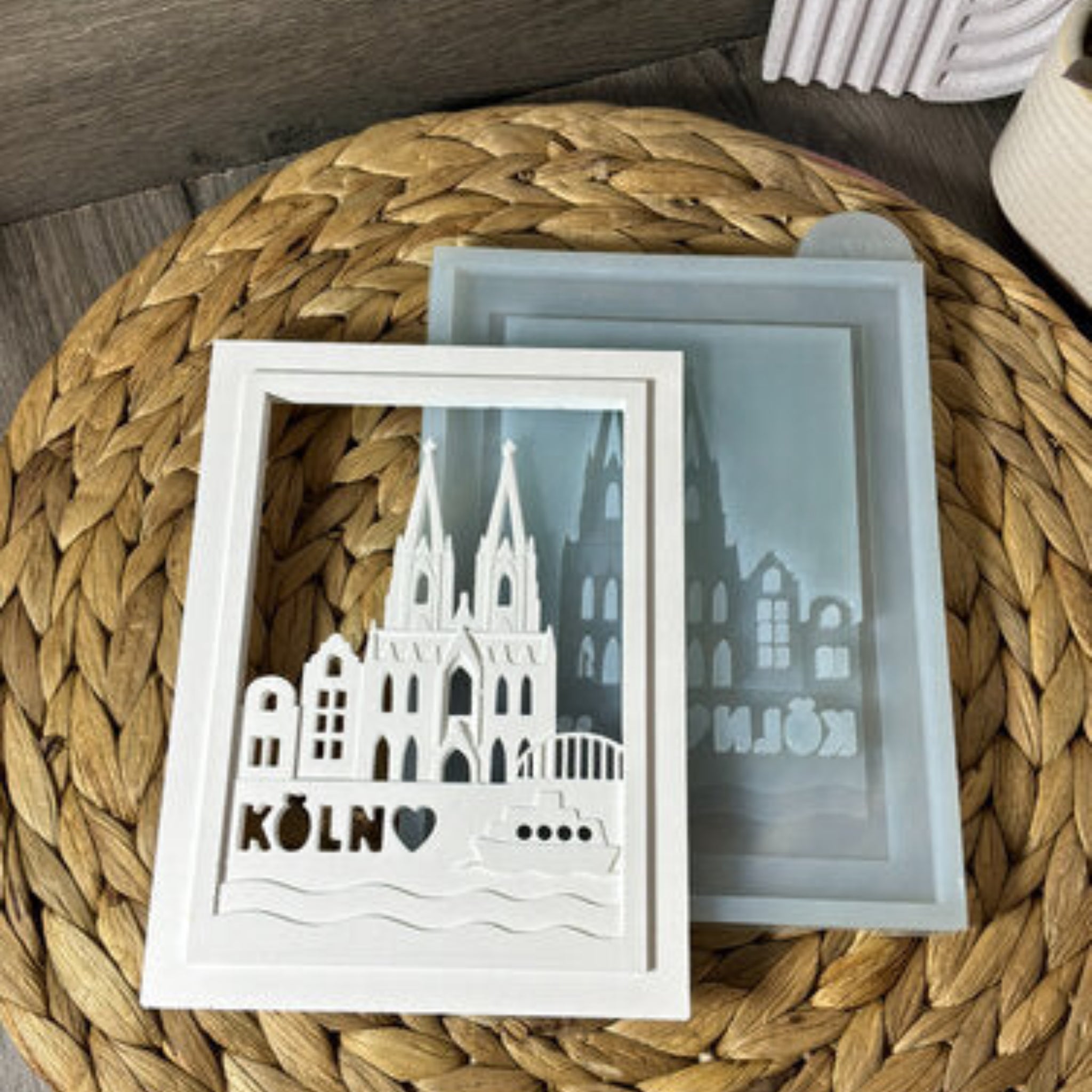 Silikonform Laterne Köln Dom zum Gießen mit Raysin, Beton, Gips oder Keramikpulver für kreative DIY Deko und stimmungsvolle Lichtdeko.