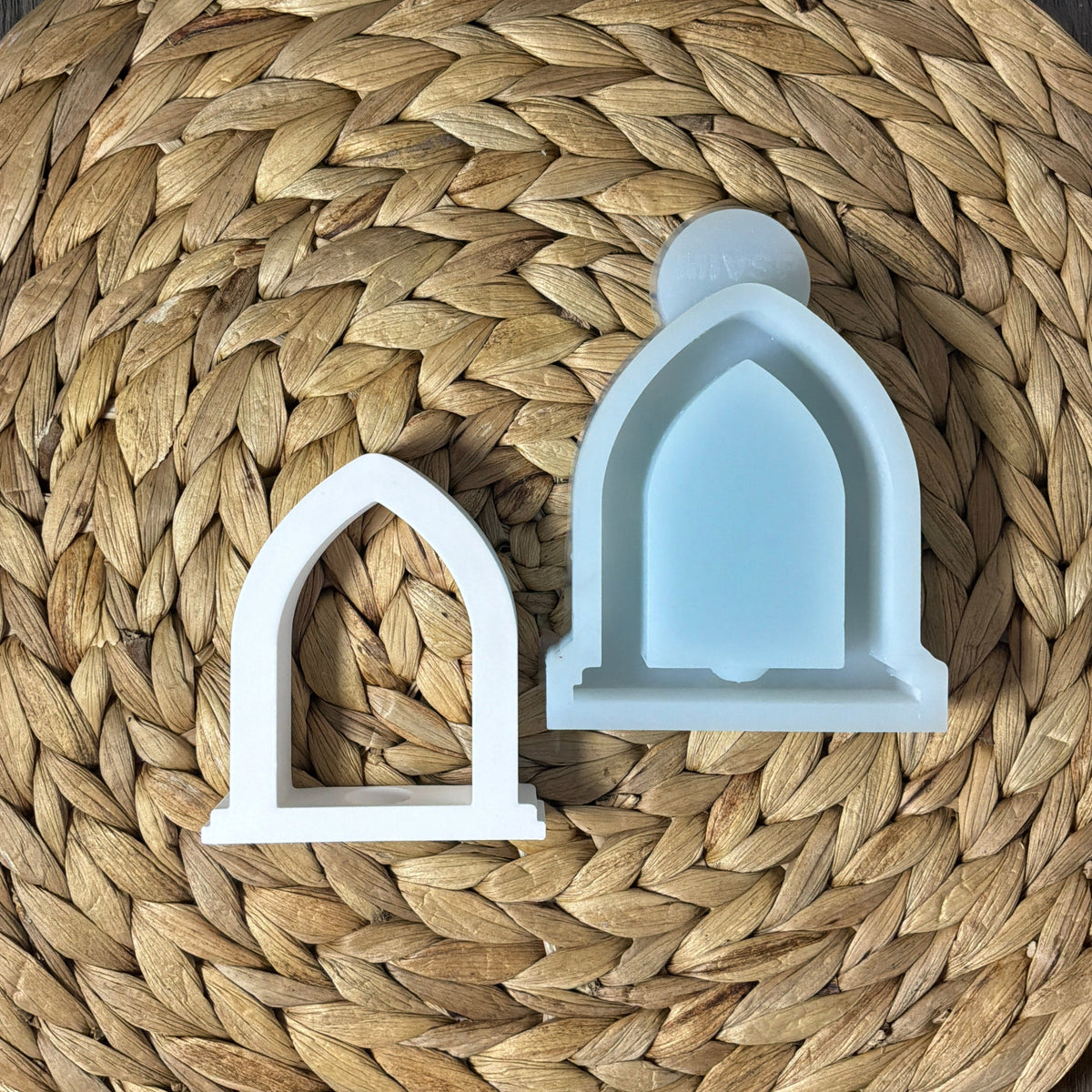 Silikonform für eine offene Kapelle ohne Kreuz mit integrierter Ballonlichtkuhle
