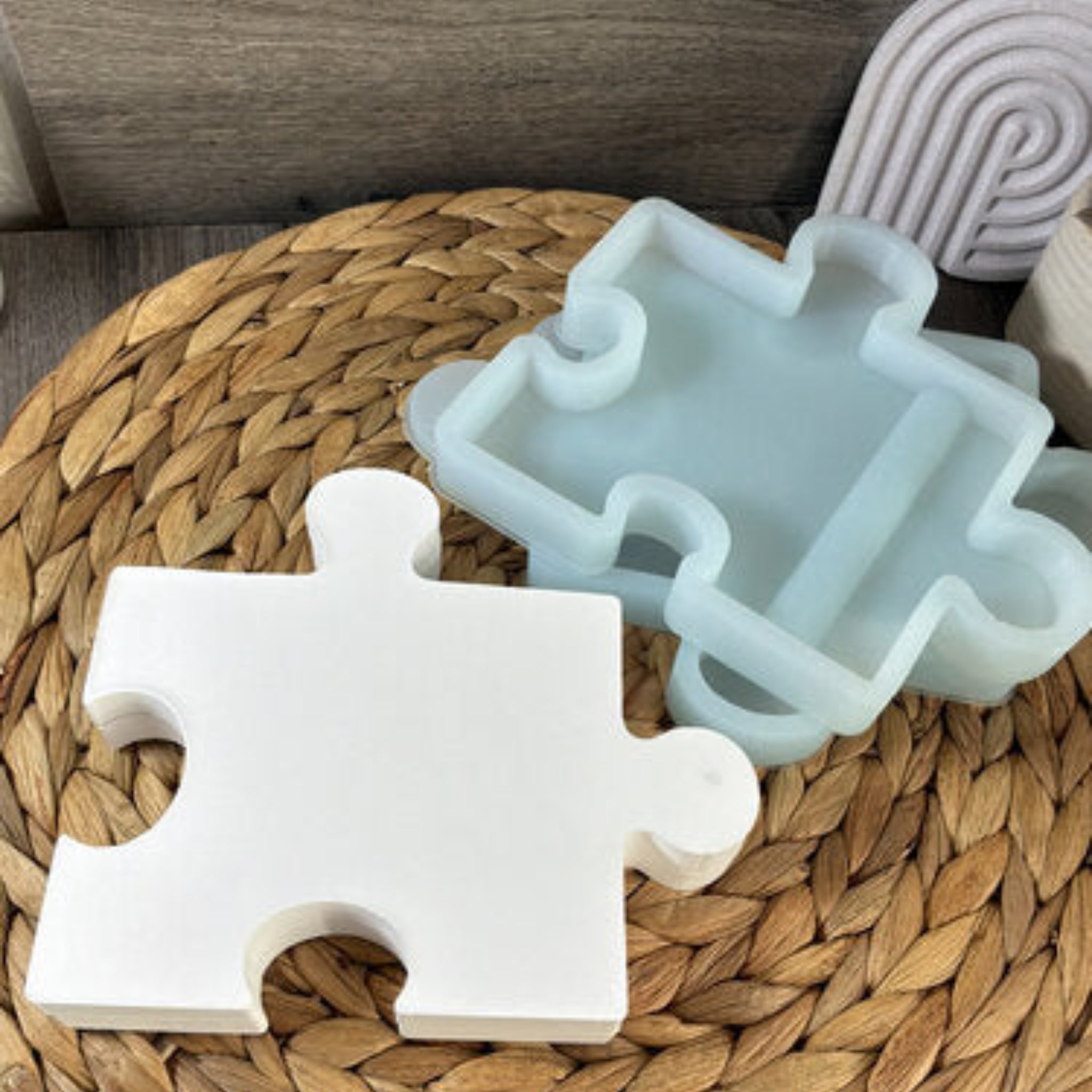 Silikonform Puzzle mit Reagenzglasöffnung zum Gießen mit Raysin, Beton, Gips oder Keramikpulver für kreative DIY Deko.