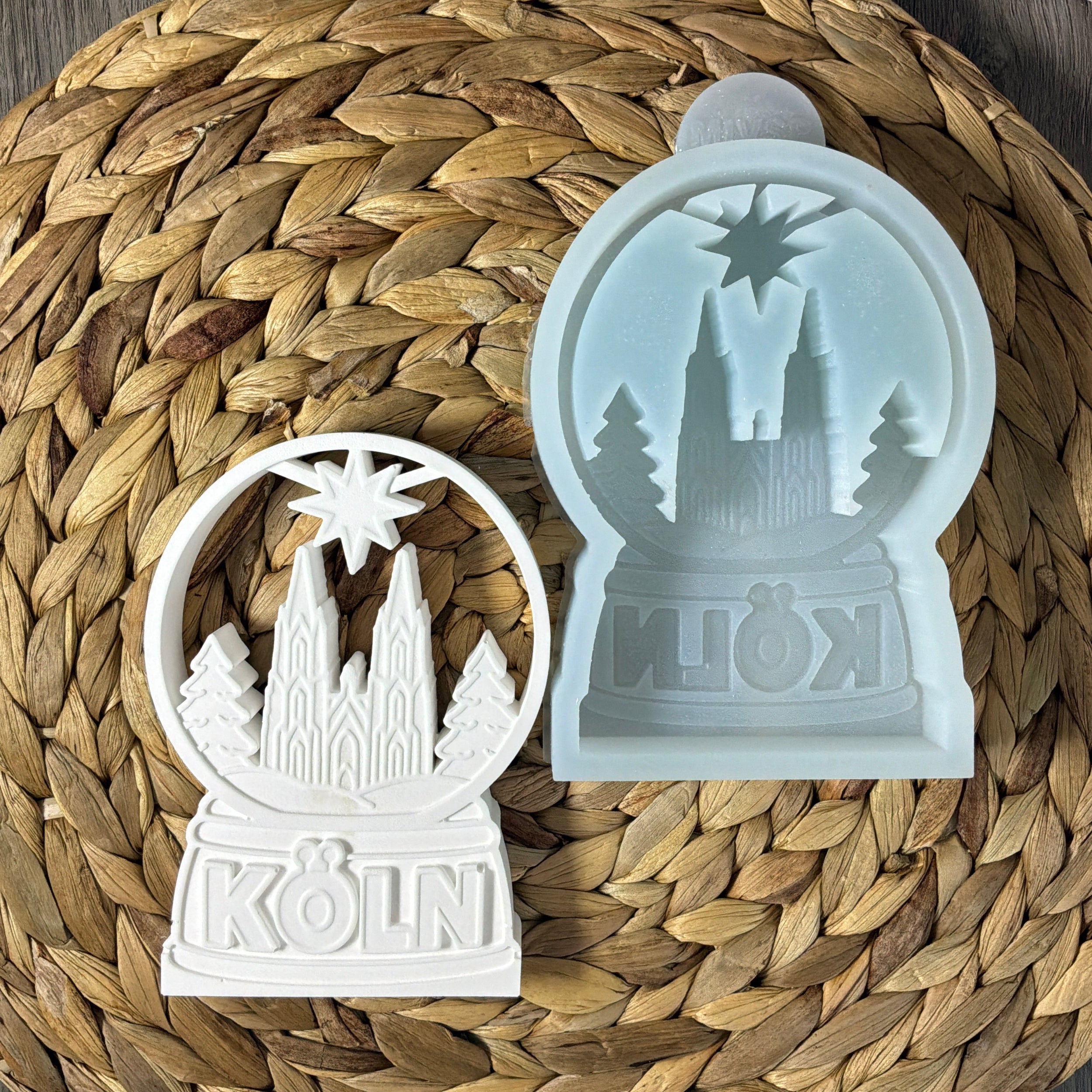 Silikonform Schneekugel Köln mit Kölner Dom, Weihnachtsstern und Tannenbäumen