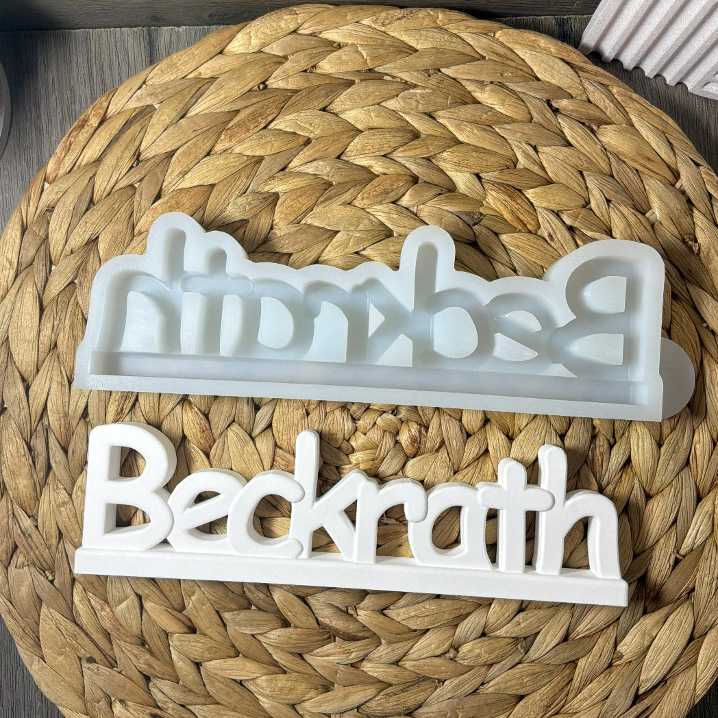 Silikonform Schriftzug Beckrath für Raysin, Beton, Gips, Keramikpulver, Wachs und Resin – moderne Gießform für DIY-Heimatdeko.
