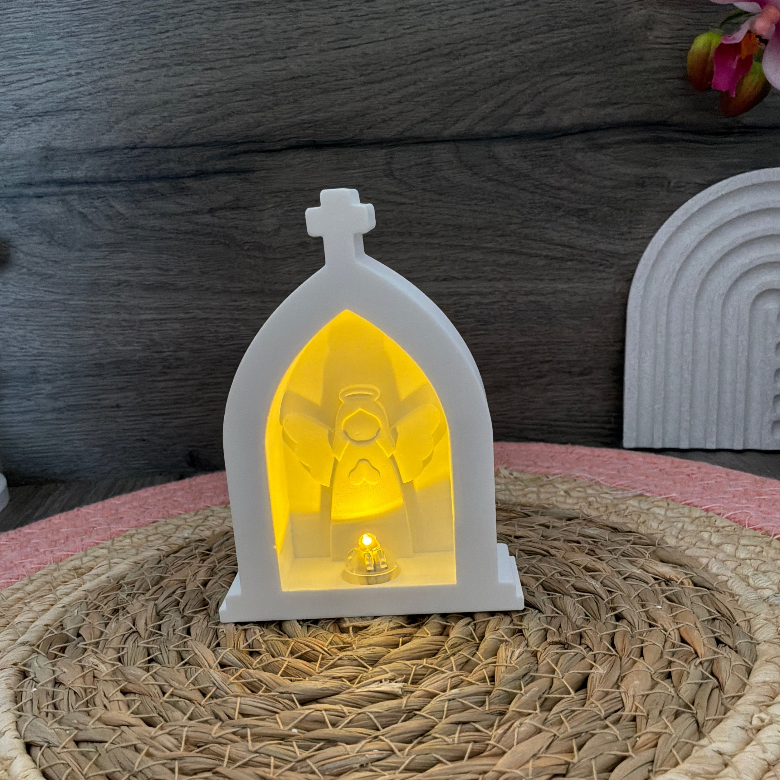 Kapelle mit Schutzengel zum Beleuchten mit einem LED-Ballonlicht