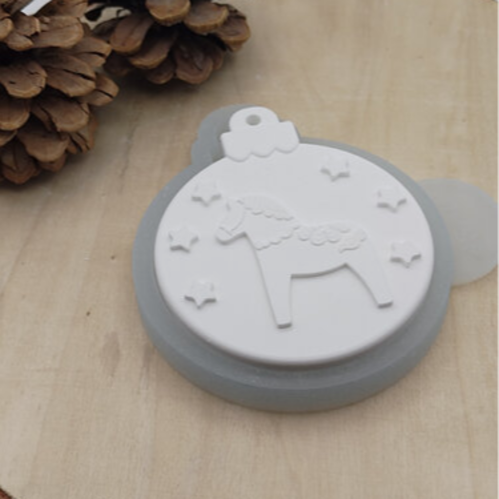 Silikonform Weihnachtskugel Dalapferd mit Struktur B-Ware für Raysin, Beton, Gips und Keramikpulver – Gießform für skandinavische Weihnachtsdeko, Christbaumschmuck und kreative DIY Projekte