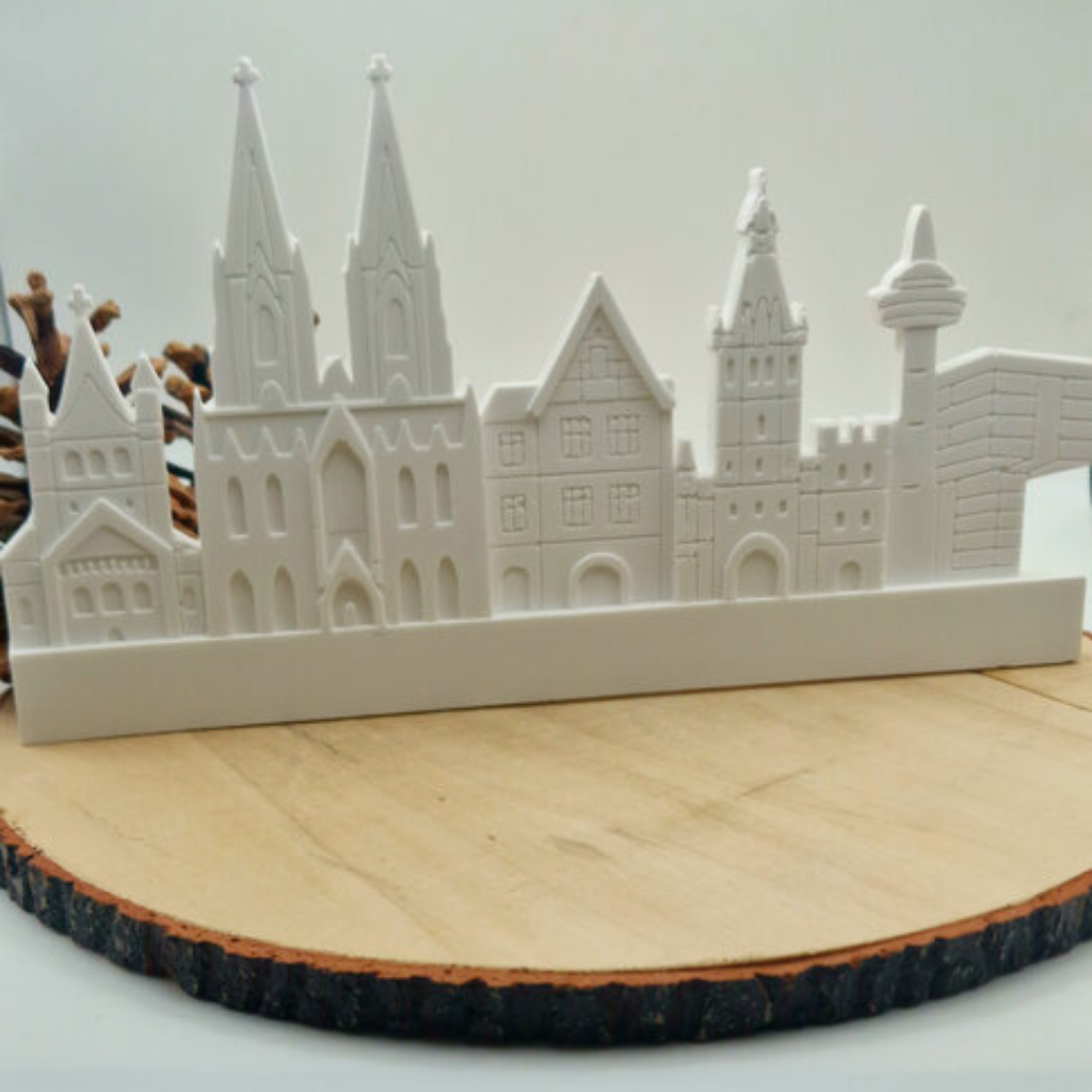 Gegossene Skyline Köln mit Struktur aus Raysin mit Silikonform Gießform als moderne DIY Stadt Deko und Geschenkidee für Köln Fans