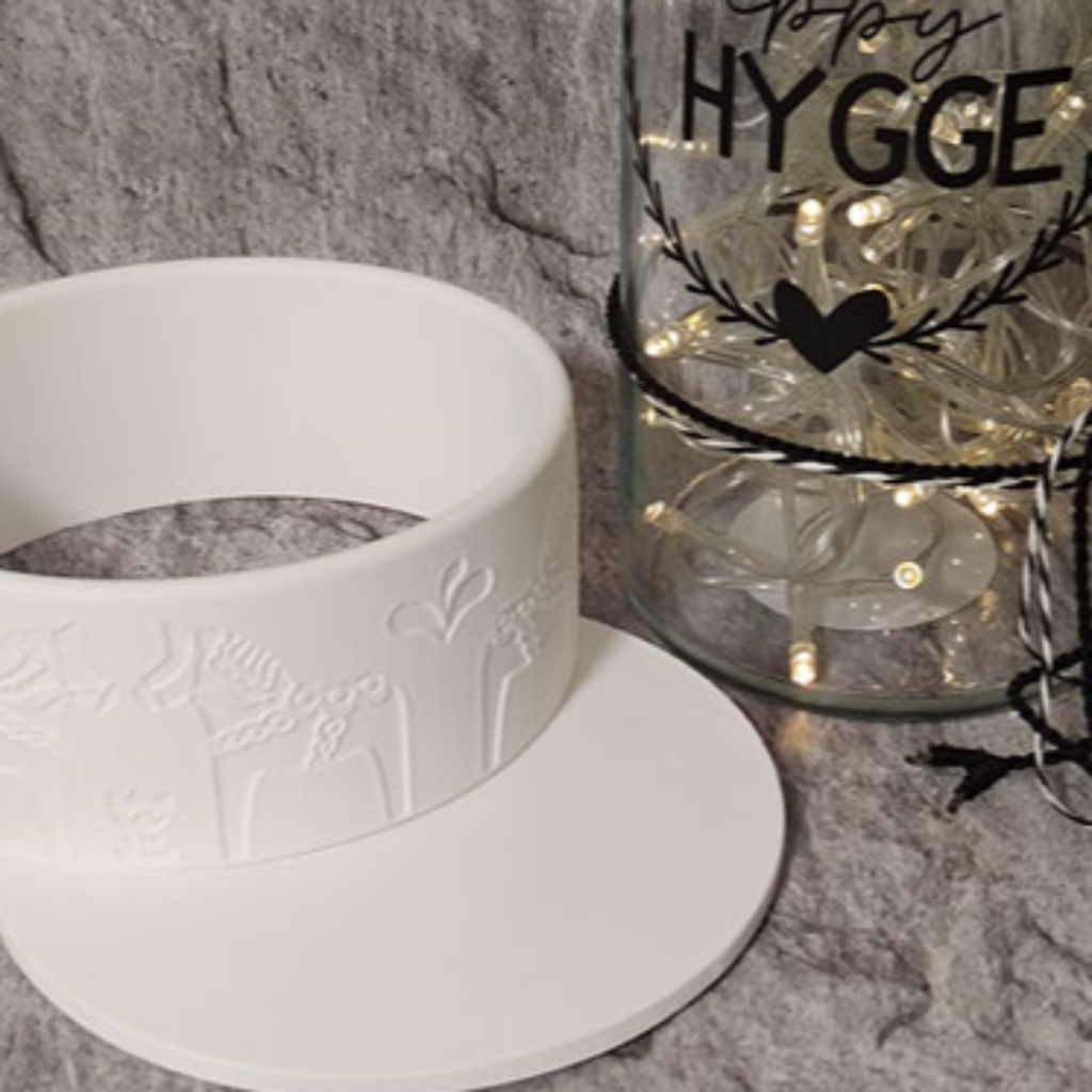 Gegossener Teller für Dalapferd Schalenring aus Raysin mit Silikonform Gießform als kreative DIY Deko im skandinavischen Stil