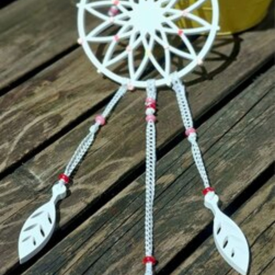 Gegossene Traumfänger Blätter aus Raysin mit Silikonform Gießform als kreative DIY Deko Elemente für Basteln Schmuck und Geschenkideen