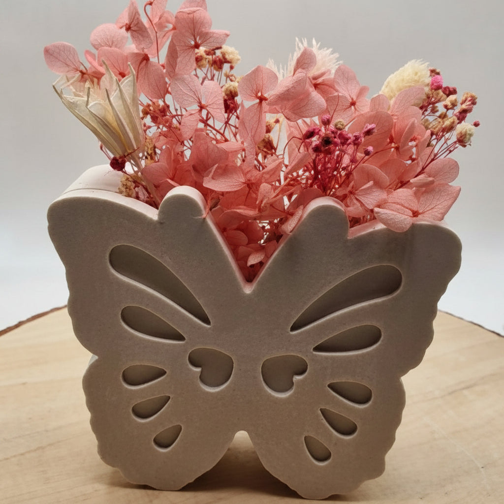 Schmetterling Trockenblumenhalter aus Raysin als moderne Wohndekoration für Naturdeko, Boho Deko und selbstgemachte Dekoprojekte