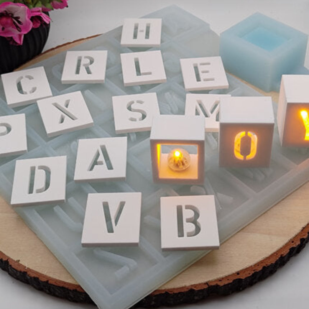 Gegossene Würfel Buchstaben ABC aus Raysin mit Silikonform Gießform als kreative DIY Deko Elemente für Basteln, Lernen und Geschenkideen